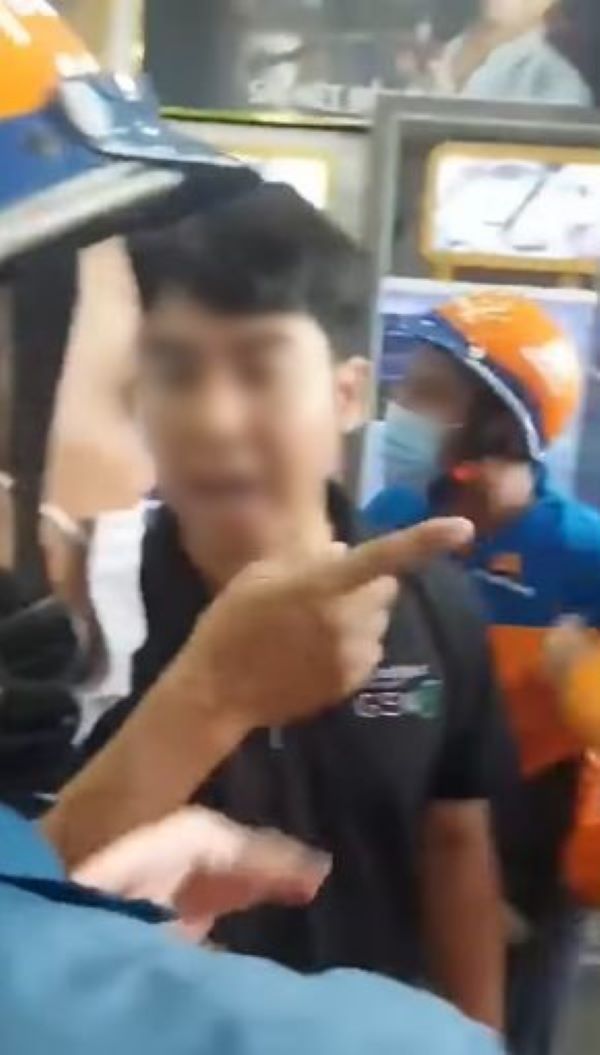Bất bình trước chiêu trò lừa shipper gần 24 triệu đồng của tiệm mắt kính - ảnh 1