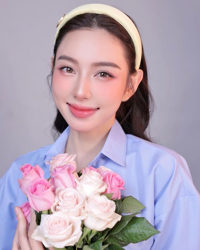 Hoa hậu Thùy Tiên xinh đẹp khi đu trend 'Lưu Diệc Phi ôm hoa'.
