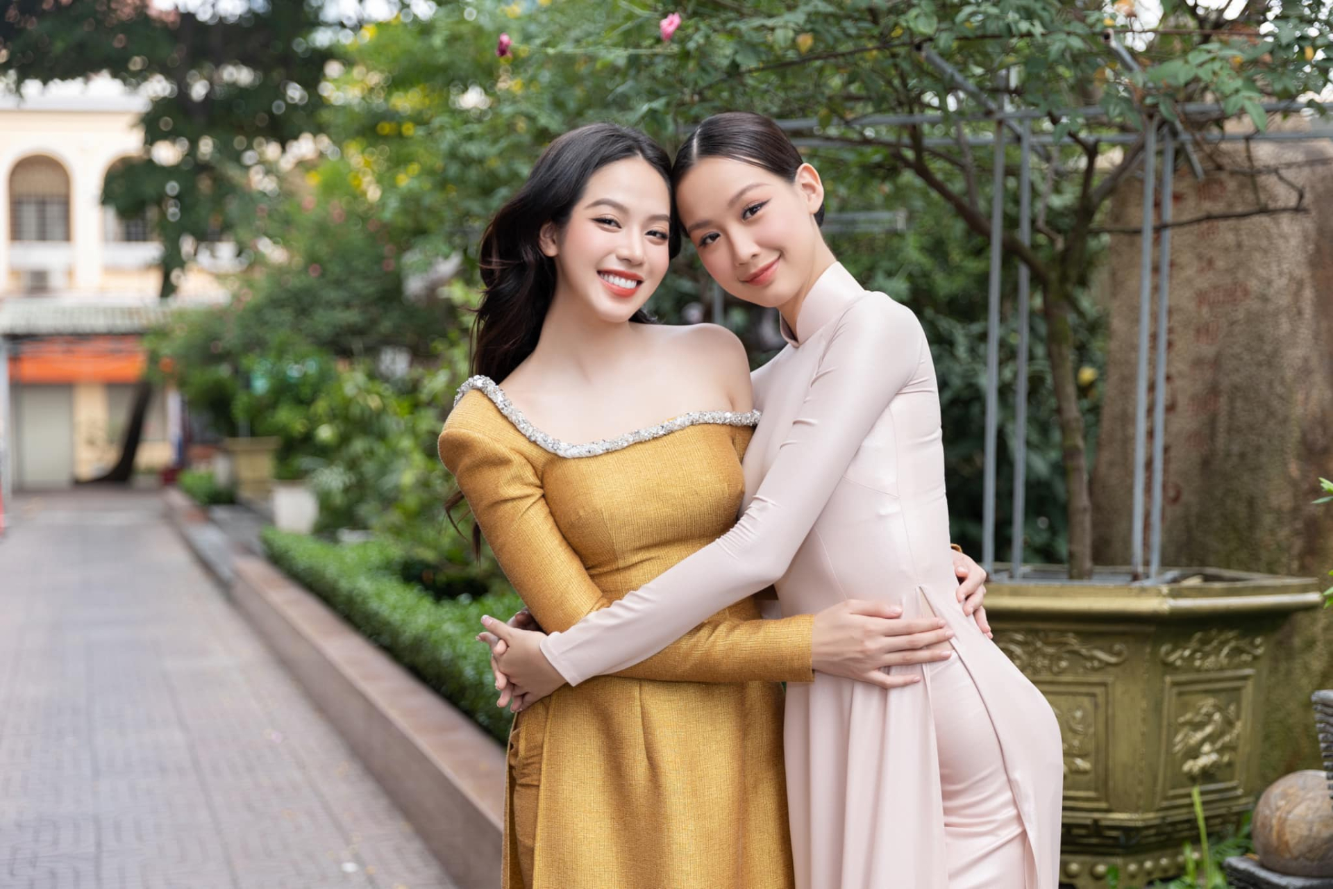 Hoa hậu Việt Nam - Thanh Thủy đọ sắc cùng Hoa hậu Liên Lục địa 2022 Bảo Ngọc.