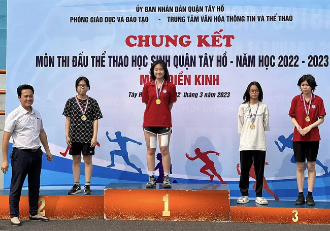 Con gái Kim Huệ thừa hưởng năng khiếu thể thao từ người mẹ cựu vận động viên.