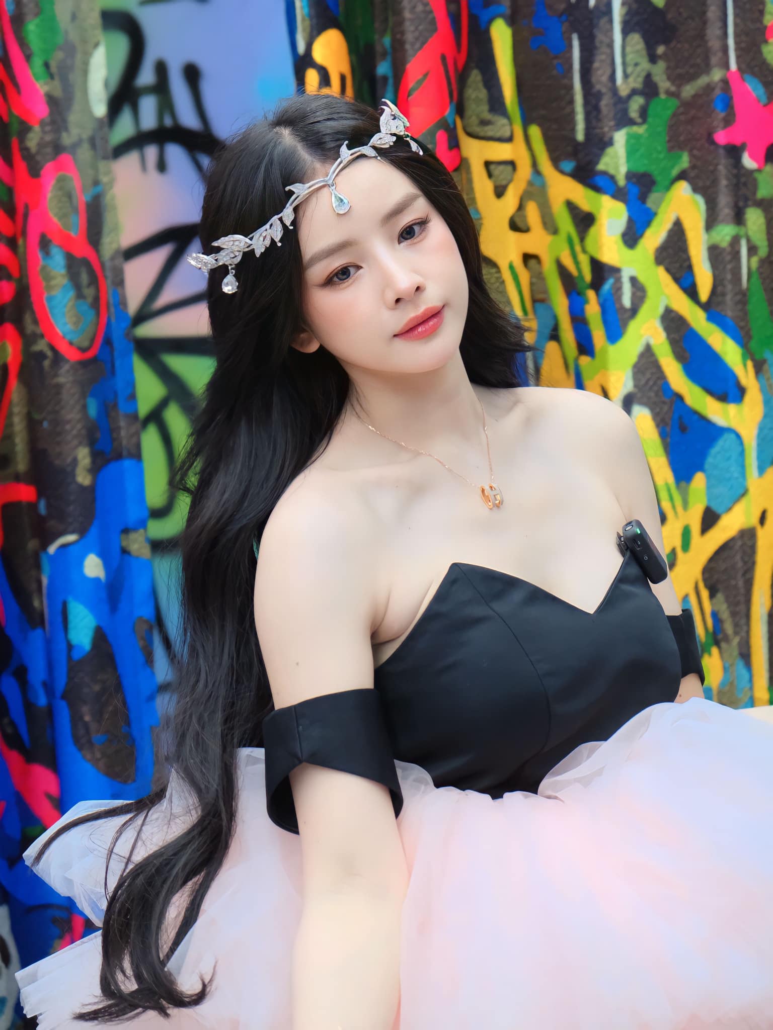 DJ Mie, Linh Ngọc Đàm cùng tạo hình công chúa: Người như truyện tranh bước ra, người quá siêu thực - ảnh 4