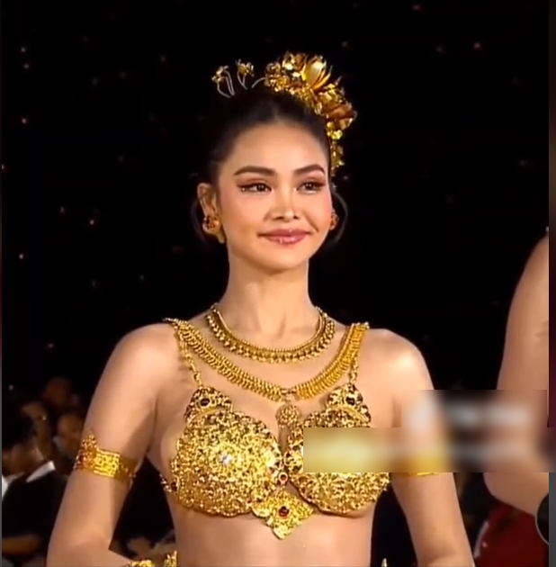 Biểu cảm 'sượng trân' của đương kim Miss Grand Thái Lan.
