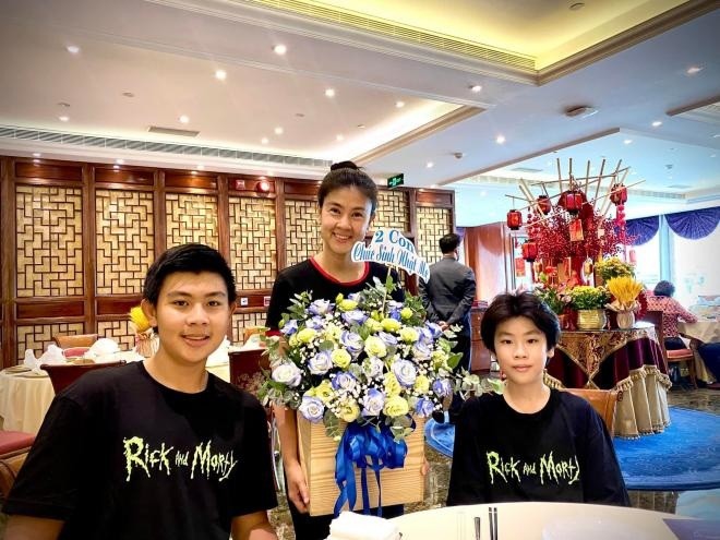 Kim Thư và 2 con trai hậu ly hôn Phước Sang.
