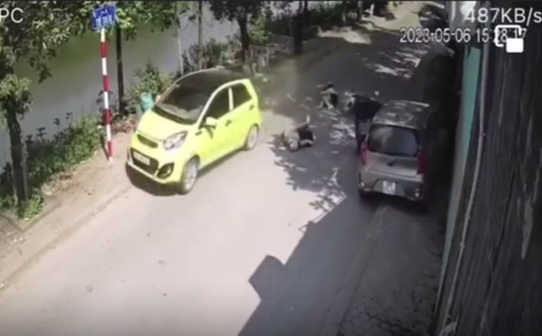 Tài xế mở cửa thiếu quan sát, ô tô khiến xe máy ngã ra đường dẫn đến 1 người ra đi thương tâm - ảnh 3