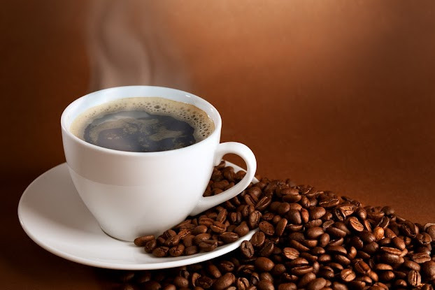 Không ít người có thói quen sử dụng cà phê giúp tinh thần tỉnh táo. Ảnh minh họa