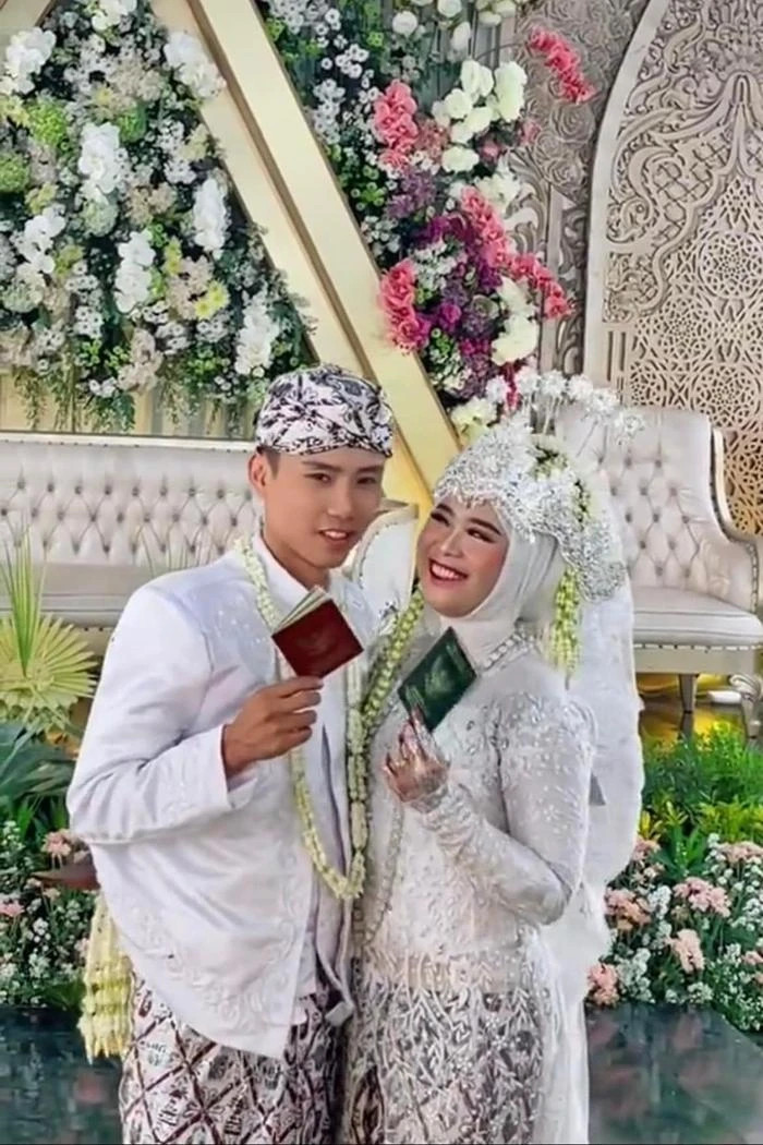 Đạt Villa bảnh bao trong trang phục cưới Indonesia, tuyên bố về chung nhà với bạn gái Vidhia