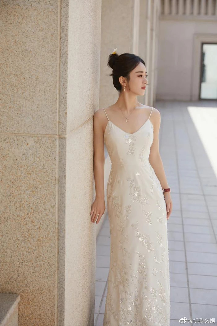 Rộ hình ảnh Triệu Lệ Dĩnh mặc váy cô dâu, chuẩn bị tái hôn cùng Lâm Canh Tân?