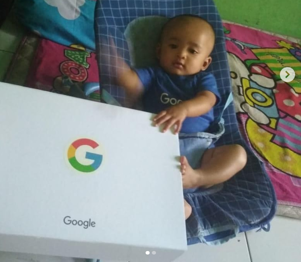 Em bé Google và phần quà từ Google Indonesia gửi tặng