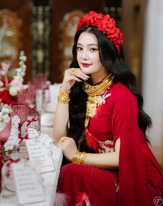 Cô dâu Tiền Giang gây bão cõi mạng với hình ảnh vàng đeo trĩu cổ khiến hội chị em thành tâm 'xin vía'