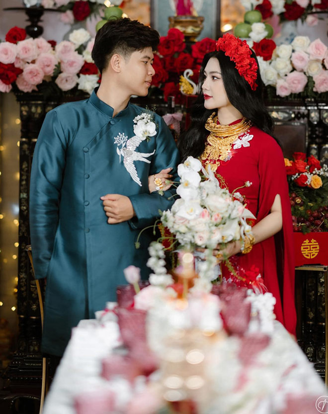 Kết hôn với tình yêu năm 17 tuổi, cô dâu Tiền Giang đeo vàng đầy người trong đám cưới
