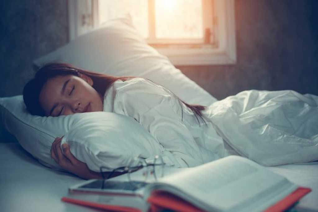 Có nhiều cách cải thiện giấc ngủ giúp bạn vào giấc nhanh, ngủ ngon hơn. Ảnh minh họa