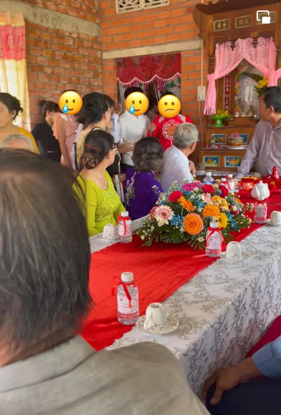 Mạng xã hội xôn xao trước lễ đính hôn của cặp đôi ở Tây Ninh khi cô dâu đòi đủ sính lễ mới chịu ra làm lễ