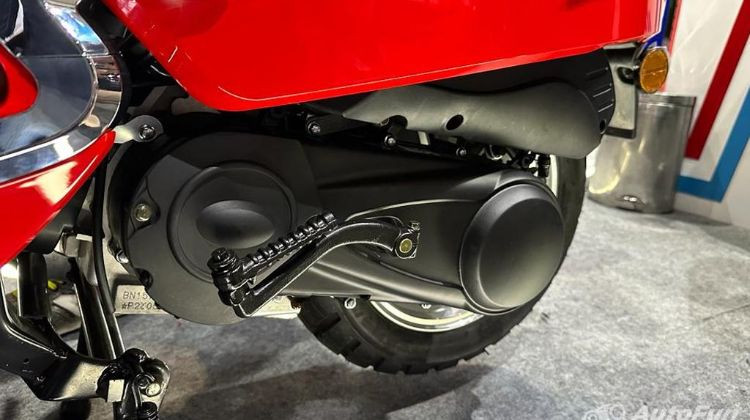 Cận cảnh mẫu xe ga phong cách cổ điển mới ra mắt: Thiết kế “bỏ xa” Vespa, giá lăn bánh chỉ ngang Honda Vision - ảnh 5