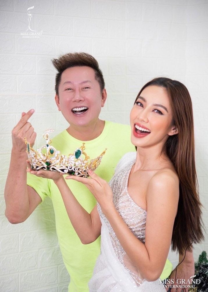 Trước đó, Hoa hậu Thùy Tiên và chủ tịch Miss Grand khá thân thiết và có mối quan hệ tốt đẹp