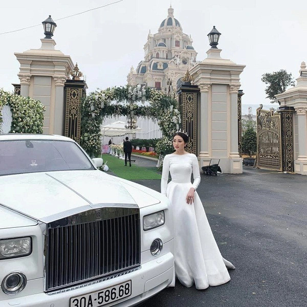 Cô dâu Nam Định được ví von như công chúa bước ra từ chuyện cổ tích vì có ngôi nhà như lâu đài