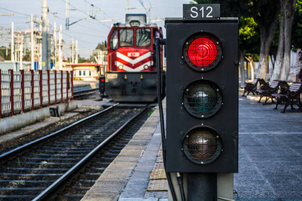 Ban đầu đèn tín hiệu giao thông được áp dụng cho ngành đường sắt