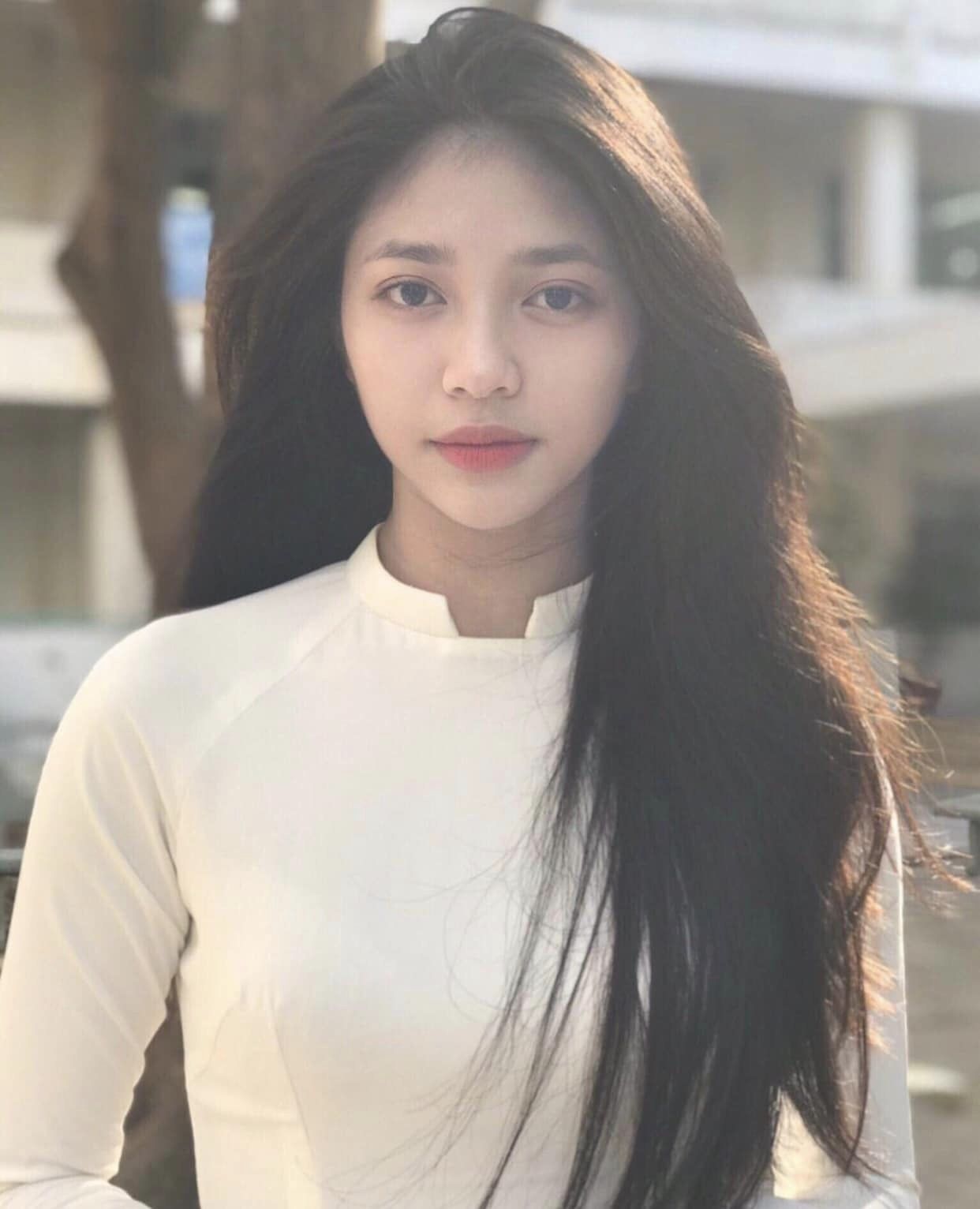Nhan sắc không phải dạng vừa của Á hậu 2 Miss World Việt Nam 2023 - Huỳnh Minh Kiên khi diện áo dài đến trường