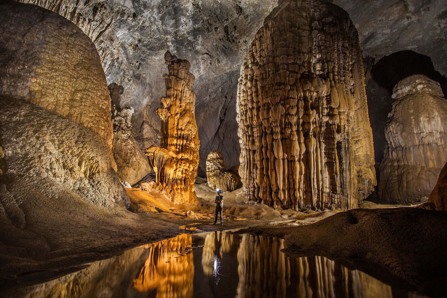 Hang Sơn Đoòng là hang động tự nhiên lớn nhất thế giới, được ví như “thiên đường dưới mặt đất”.
