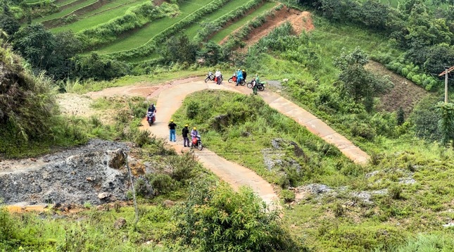 Thùy Tiên cùng team Việt Phi khởi động dự án thiện nguyện xây dựng trường học cho các tỉnh vùng sâu vùng xa, điểm trường tại Hà Giang là nơi đầu tiên dự án đi qua.