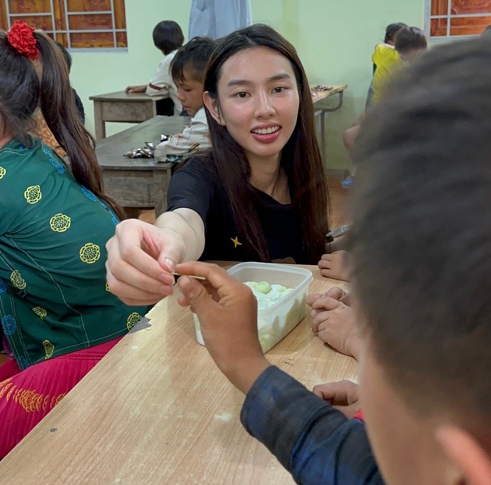 Thùy Tiên hội ngộ Quang Linh trong dự án xây trường cho trẻ em vùng cao - ảnh 7