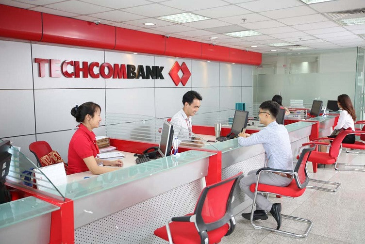 Techcombank đứng đầu danh sách những ngân hàng chi trả lương cao nhất cho cho người lao động ở mức hơn 40 triệu đồng/tháng. Ảnh minh hoạ