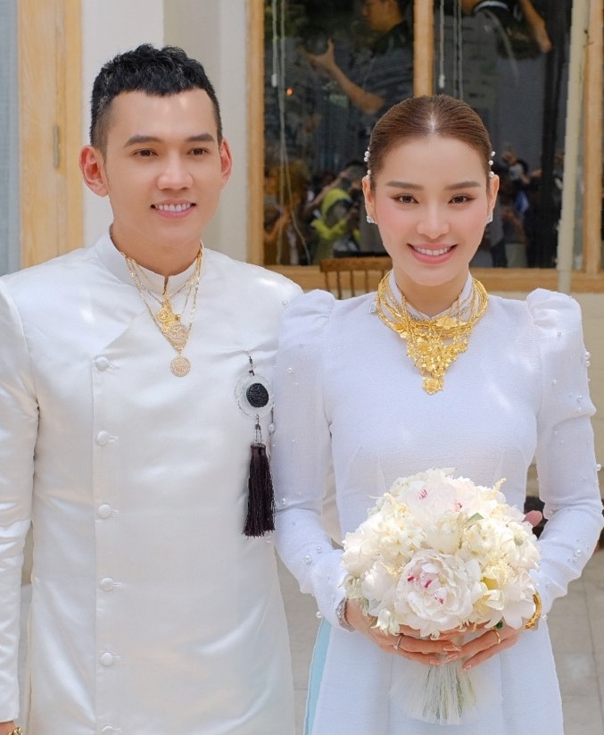 Đám cưới Phương Trinh Jolie - Lý Bình thu hút sự chú ý của cư dân mạng.