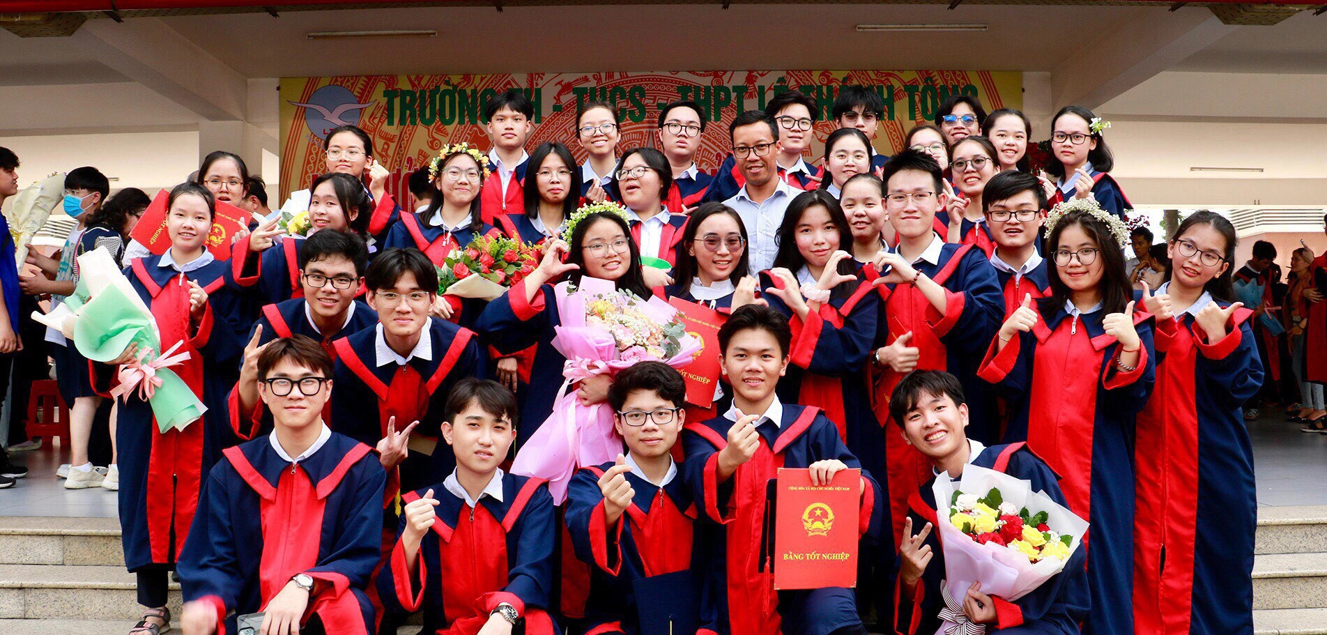 Toàn bộ học sinh lớp 12B2, trường TH-THCS-THPT Lê Thánh Tông (quận Tân Phú) đỗ thẳng vào các trường ĐH, các khoa Y dược
