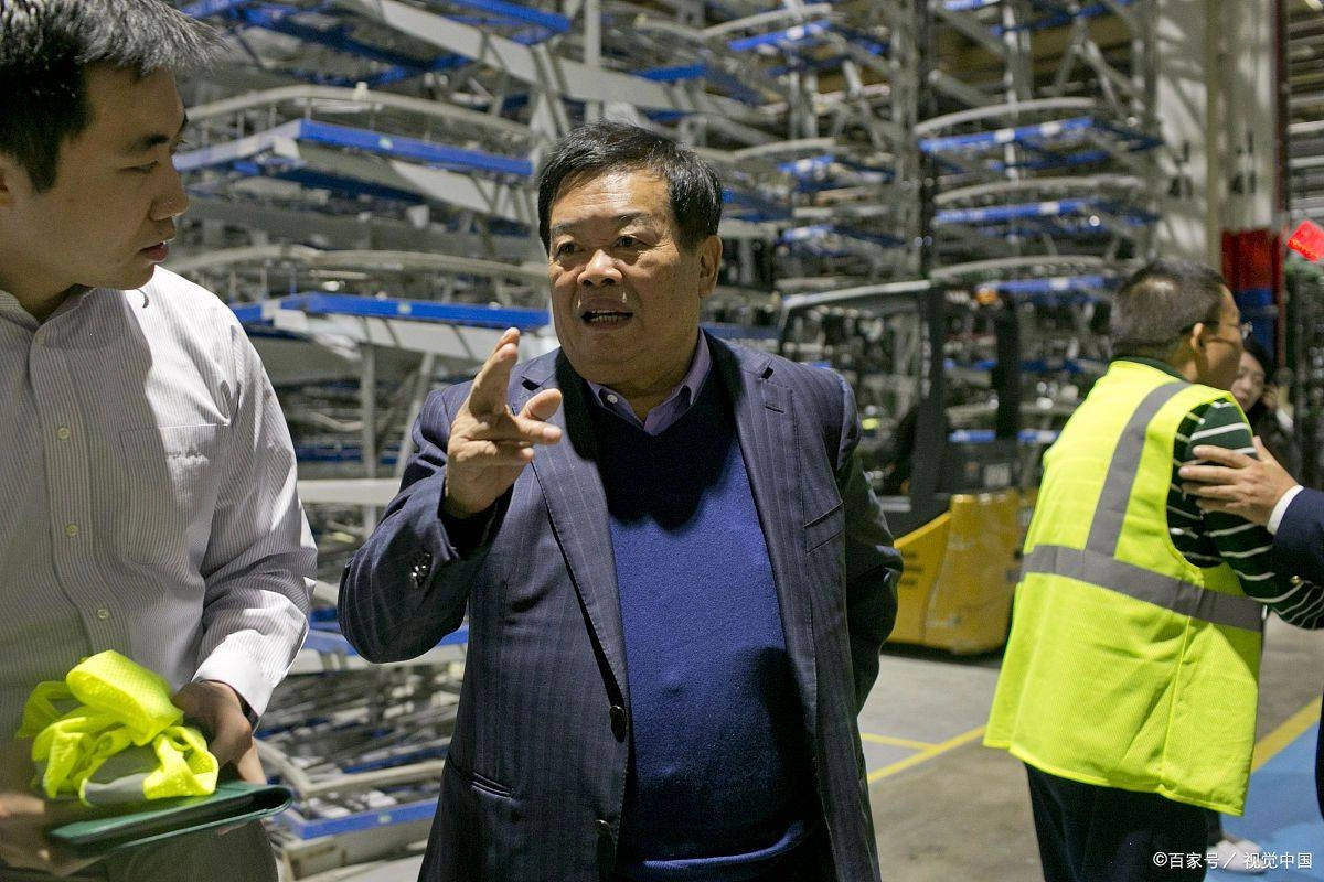 Ông Cao Dewang ông chủ của Fuyao Glass (công ty sản xuất đồ thủy tinh lớn nhất thế giới).