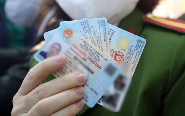 Công dân sinh năm 1998, năm 1983 và năm 1963 được cấp thẻ CCCD trước năm 2021 thì buộc phải đổi sang thẻ CCCD gắn chip.