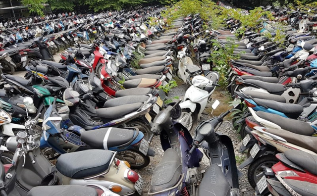 Hàng nghìn chiếc xe máy cũ nằm la liệt bãi vi phạm tiềm ẩn lãng phí