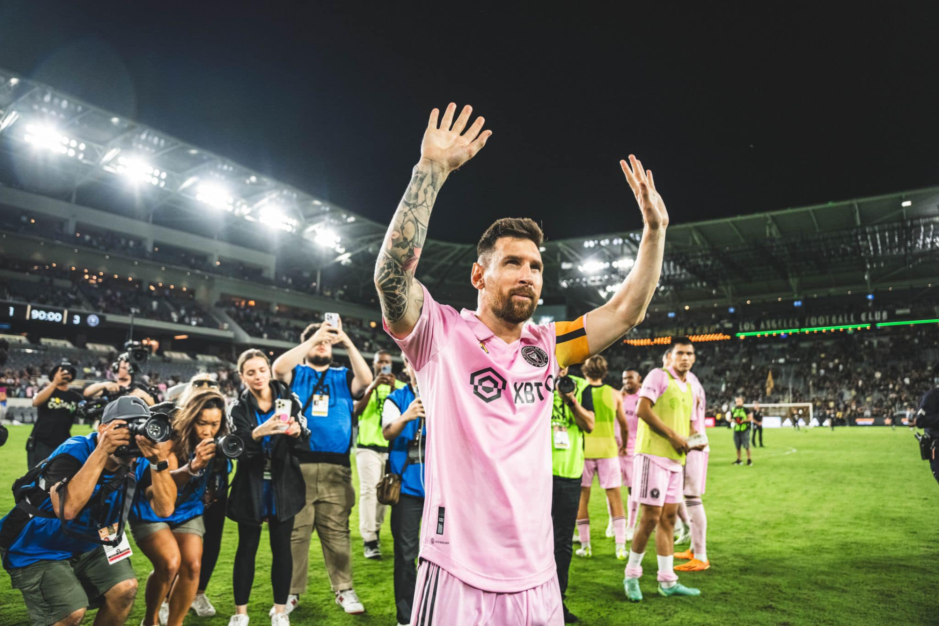 Messi vừa đăng tải hình ảnh ăn mừng chiến thắng sau trận đấu
