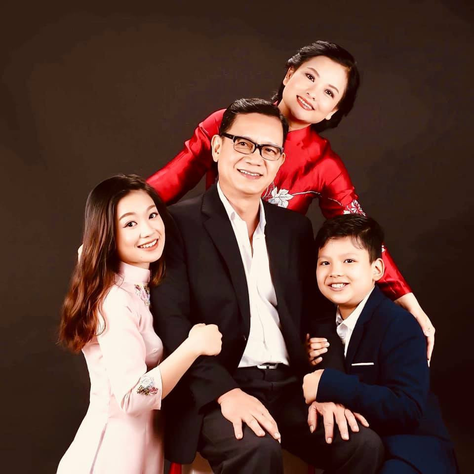 Gia đình viên mãn của NSƯT Phạm Cường bà NSND Thu Quế
