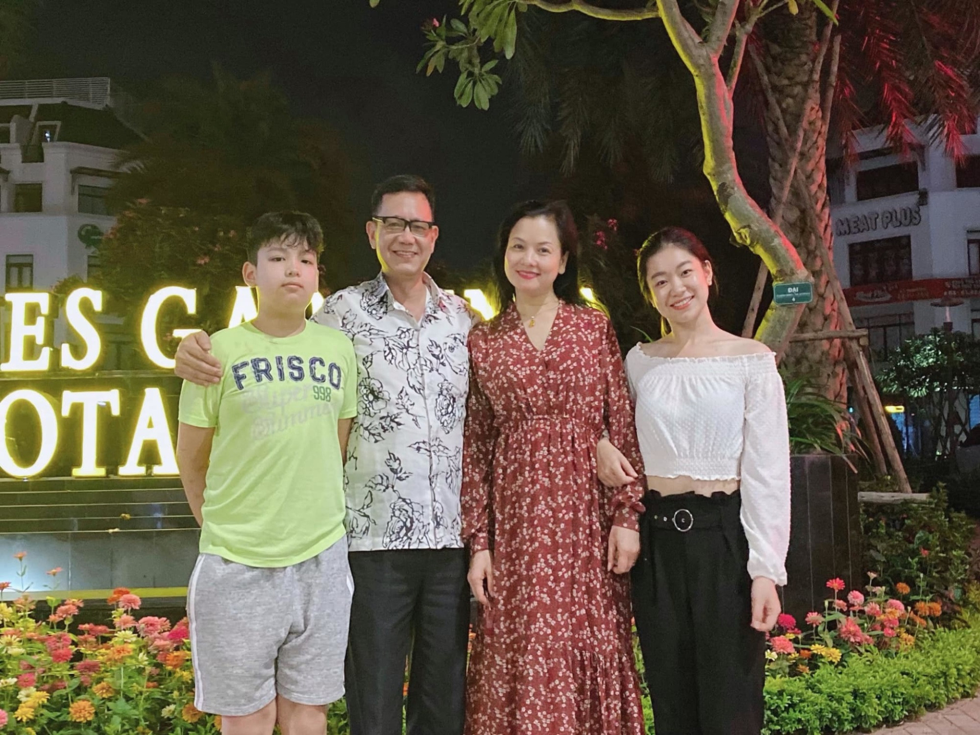 Vì vô cùng kín tiếng về chuyện đời tư, nên ít người biết NSƯT Phạm Cường và NSND Thu Quế là vợ chồng thật ngoài đời.