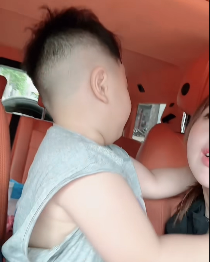 Con trai Trang Nemo ôm hôn tạm biệt mẹ trước ngày đi tù, nói 1 câu ngây thơ khiến ai nấy đều xót xa - ảnh 5