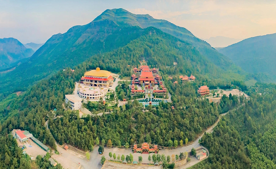 Công trình kiến trúc 300 tỷ trên núi lớn nhất Thế giới tại Việt Nam, sức chứa 15.000 người khiến quốc gia khác “ngã mũ”