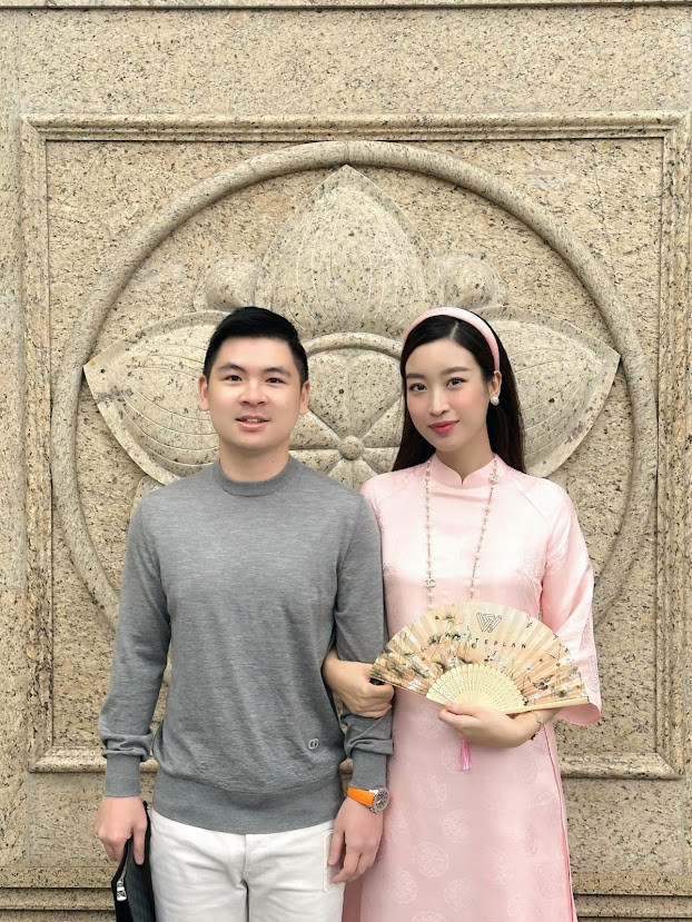 Đỗ Mỹ Linh kết hôn và hiện đang có cuộc hôn nhân vô cùng viên mãn bên chồng là Đỗ Vinh Quang.