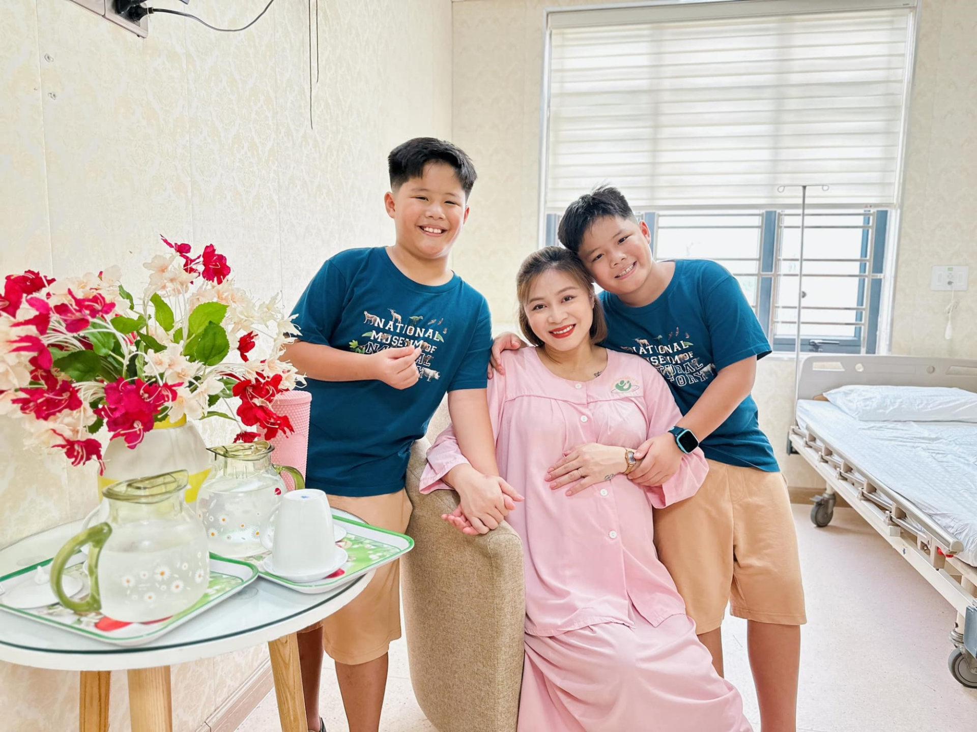 Trước khi hạ sinh con gái, MC Hoàng Linh đã có 2 cậu con trai sinh đôi.