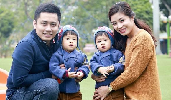 Hoàng Linh từng trải qua hôn nhân với MC Trung Nghĩa và họ đã đón hai đứa con trai sinh đôi, được đặt tên là Minh Tuệ và Minh Trí.