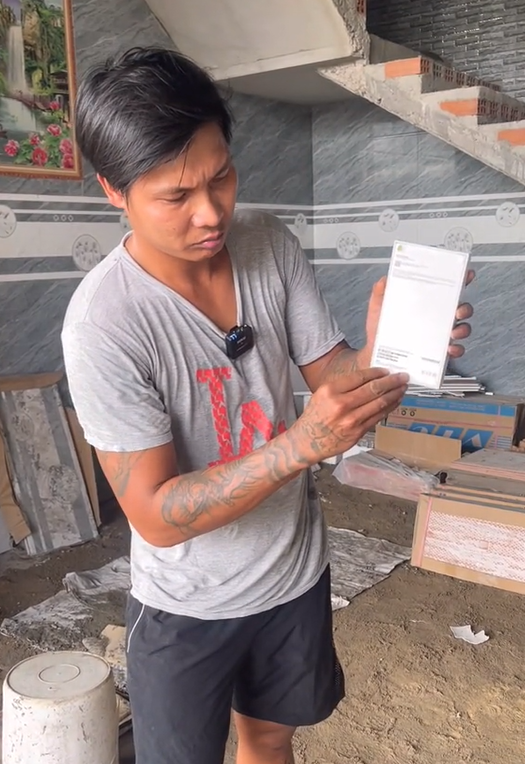 Chàng trai phụ hồ đầu tiên ở Việt Nam sở hữu iPhone 15 Pro Max, netizen thắc mắc lương xây nhà cao thế sao? - ảnh 2