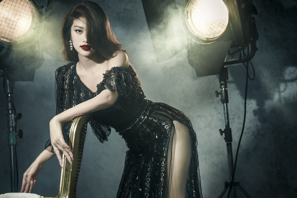 Kỉ niệm 1 năm đăng quang, Hoa hậu Đoàn Thiên Ân tung bộ ảnh concept Cinématic