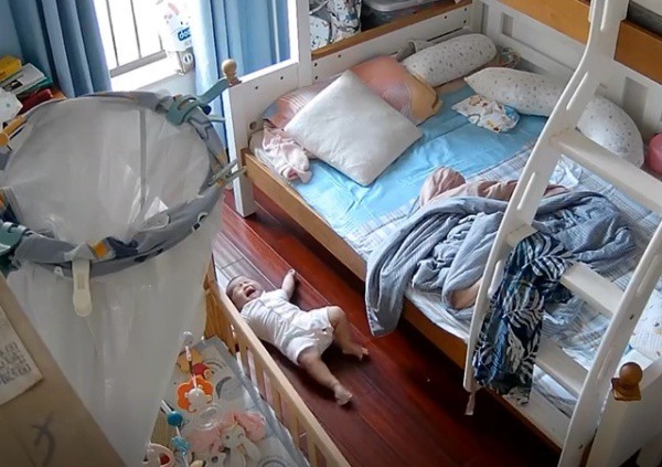 Để con 1 tuổi tự ngủ trên giường, người mẹ đi khỏi nhà quay lại thì thấy cảnh tượng hối hận - ảnh 5