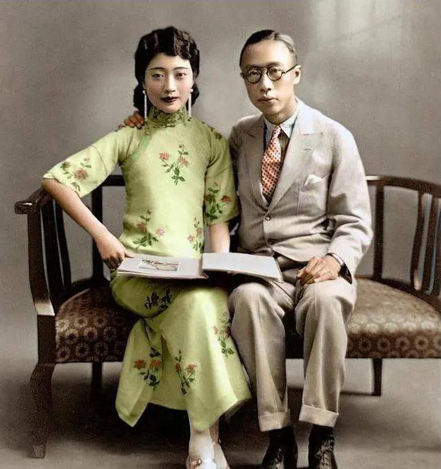 Hoàng đế Phổ Nghi kết hôn với Uyển Dung, cũng là Hoàng hậu cuối cùng của nhà Thanh.