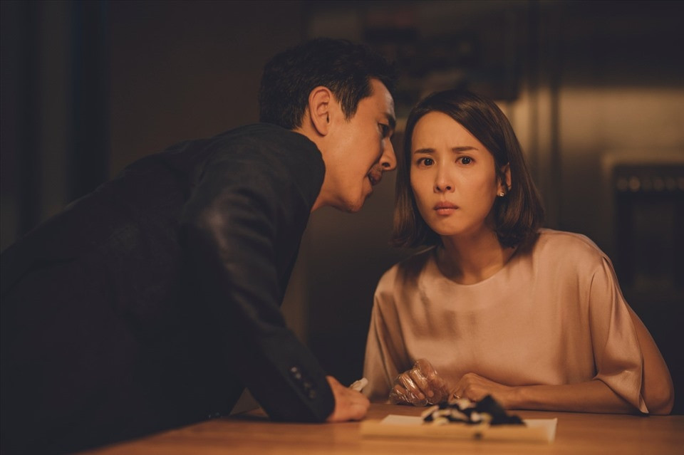 Nữ diễn viên Jo Yeo Jeong và nam tài tử Lee Sun Kyun đóng gặp trong phim Ký Sinh Trùng.