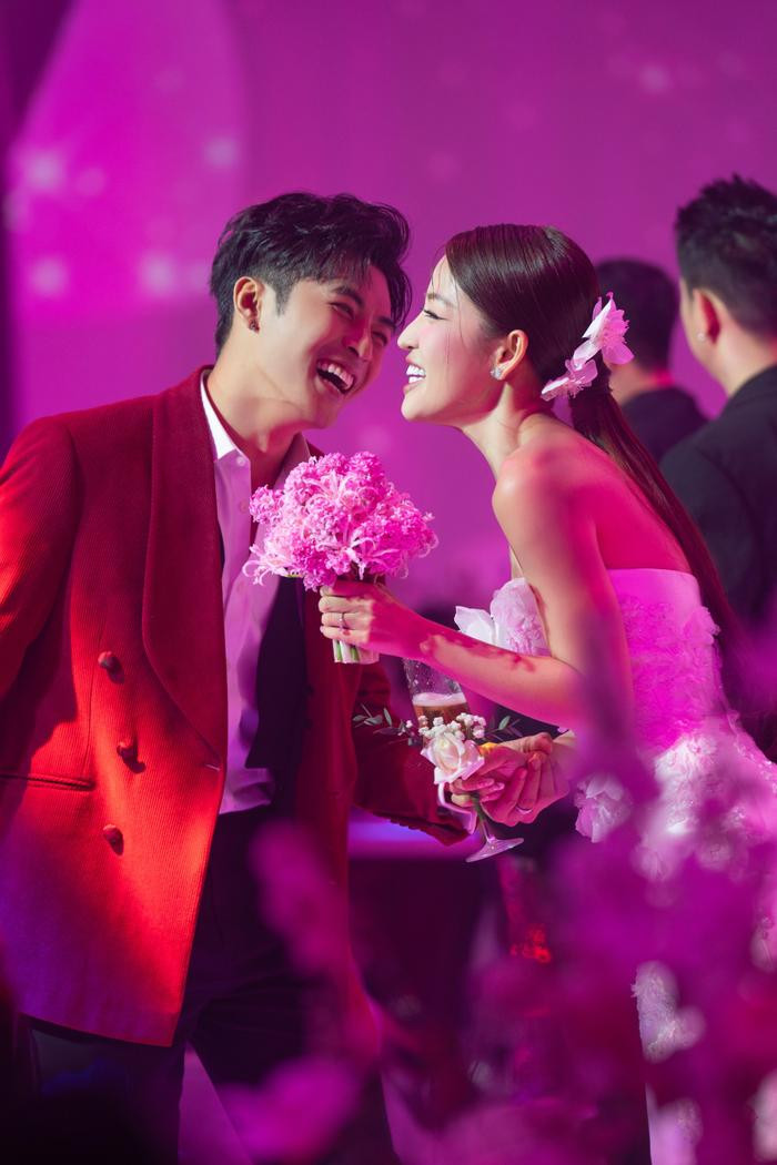 Puka và Gin Tuấn Kiệt có màn xuất hiện lộng lẫy và lãng mạn tại đám cưới