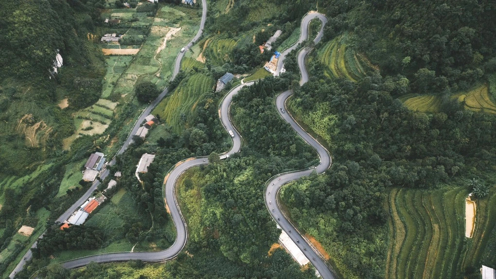 Những con đường ở Hà Giang thách thức du khách nhưng lại là trải nghiệm nhiều người muốn thử.