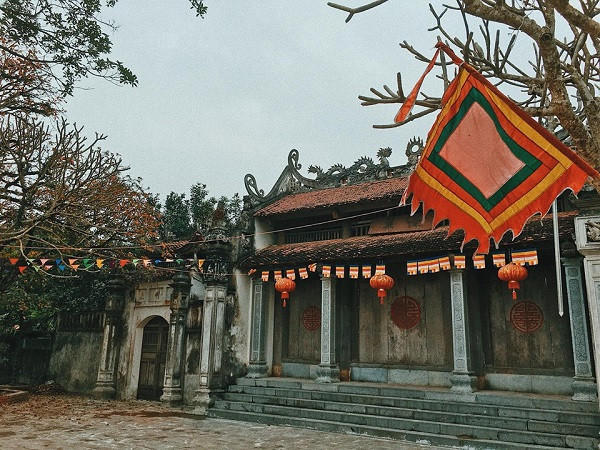 Chùa Bà Đanh tọa lạc trên một vùng đất tại thôn Đanh Xá, xã Ngọc Sơn, huyện Kim Bảng, Hà Nam.