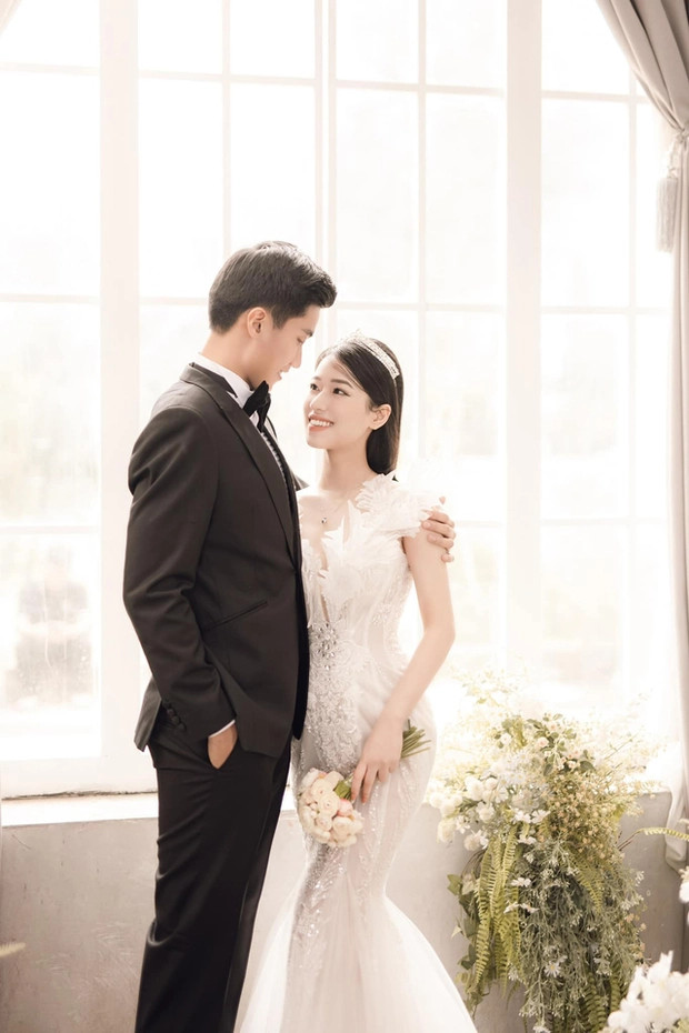 Ảnh cưới ngọt ngào của thủ môn Nguyễn Bá Minh Hiếu