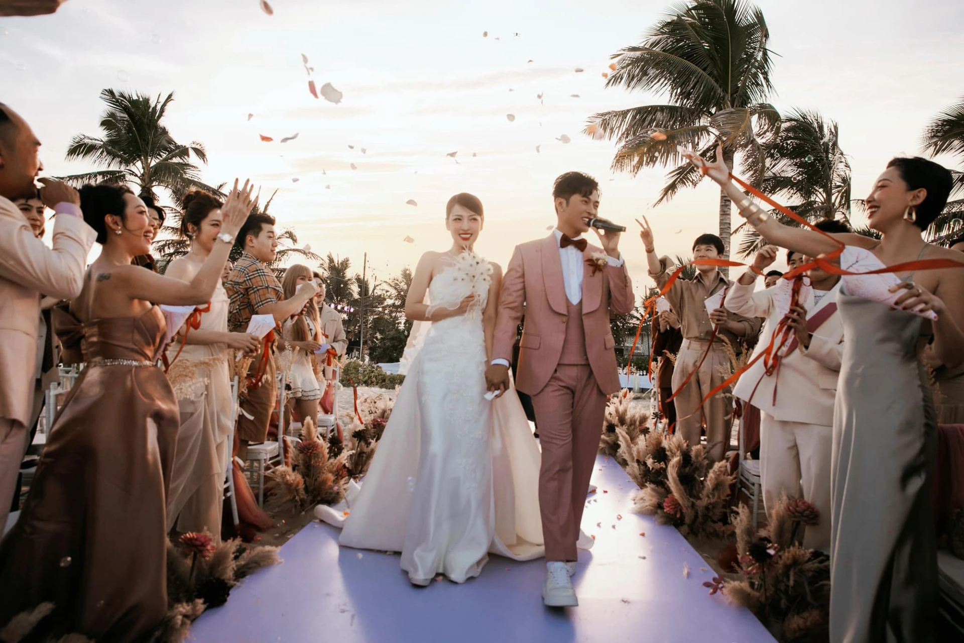 Đám cưới Puka - Gin Tuấn Kiệt tại bãi biển Cam Ranh (Khánh Hòa)
