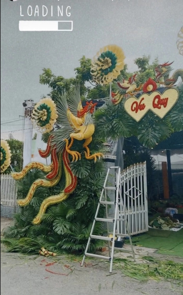 Puka - Gin Tuấn Kiệt chọn cổng cưới long - phụng kết thủ công từ lá dừa, rau củ quả cho ngày trọng đại.