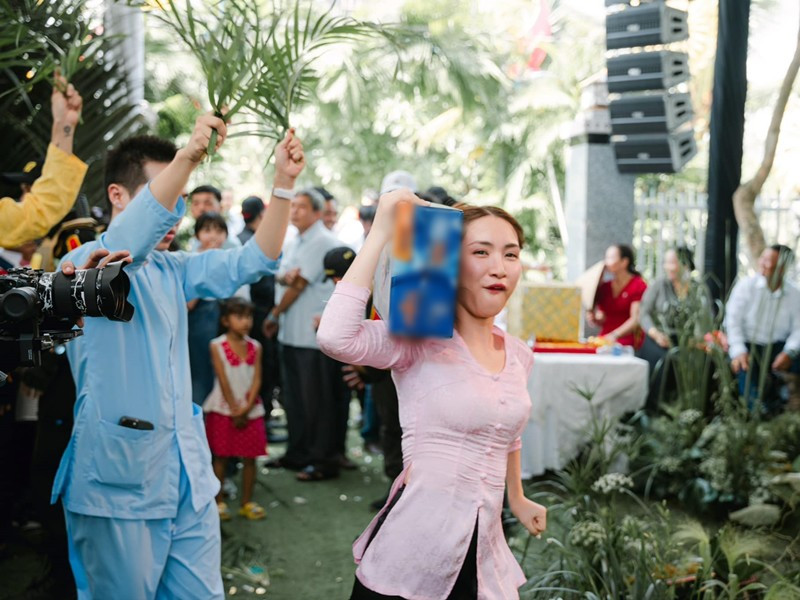 Bị nói làm lố tại đám cưới Puka và Gin Tuấn Kiệt, Hòa Minzy đăng ảnh con trai đáp trả bằng câu đanh thép - ảnh 3